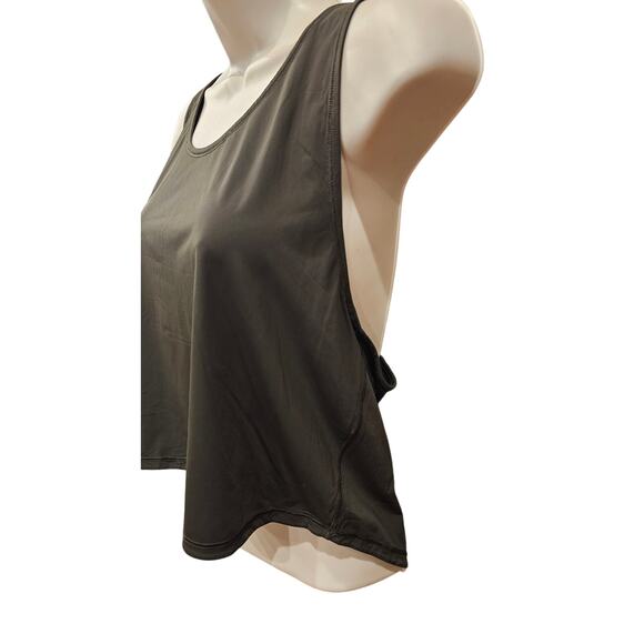 Lululemon army green cropped lightweight tank active summer 6 (?) EUC yoga run - Picture 3 of 6